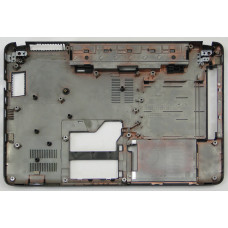 б/у Корпус для ноутбука Samsung R525 поддон BA81-11215A черный, сломана одна футерка